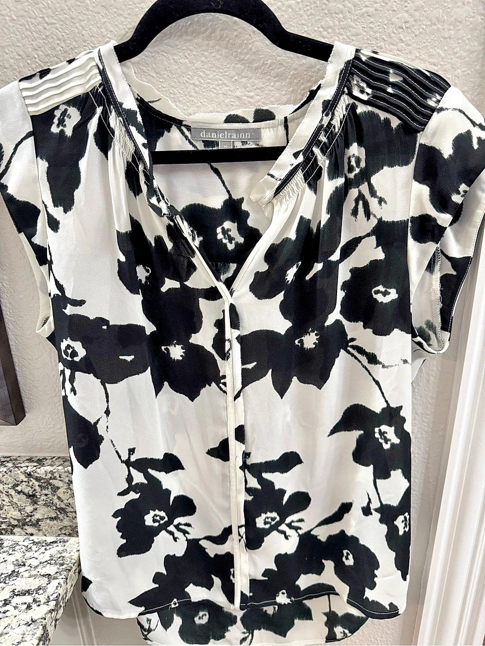 Daniel Rainn Floral Blouse in White & Black Size Medium